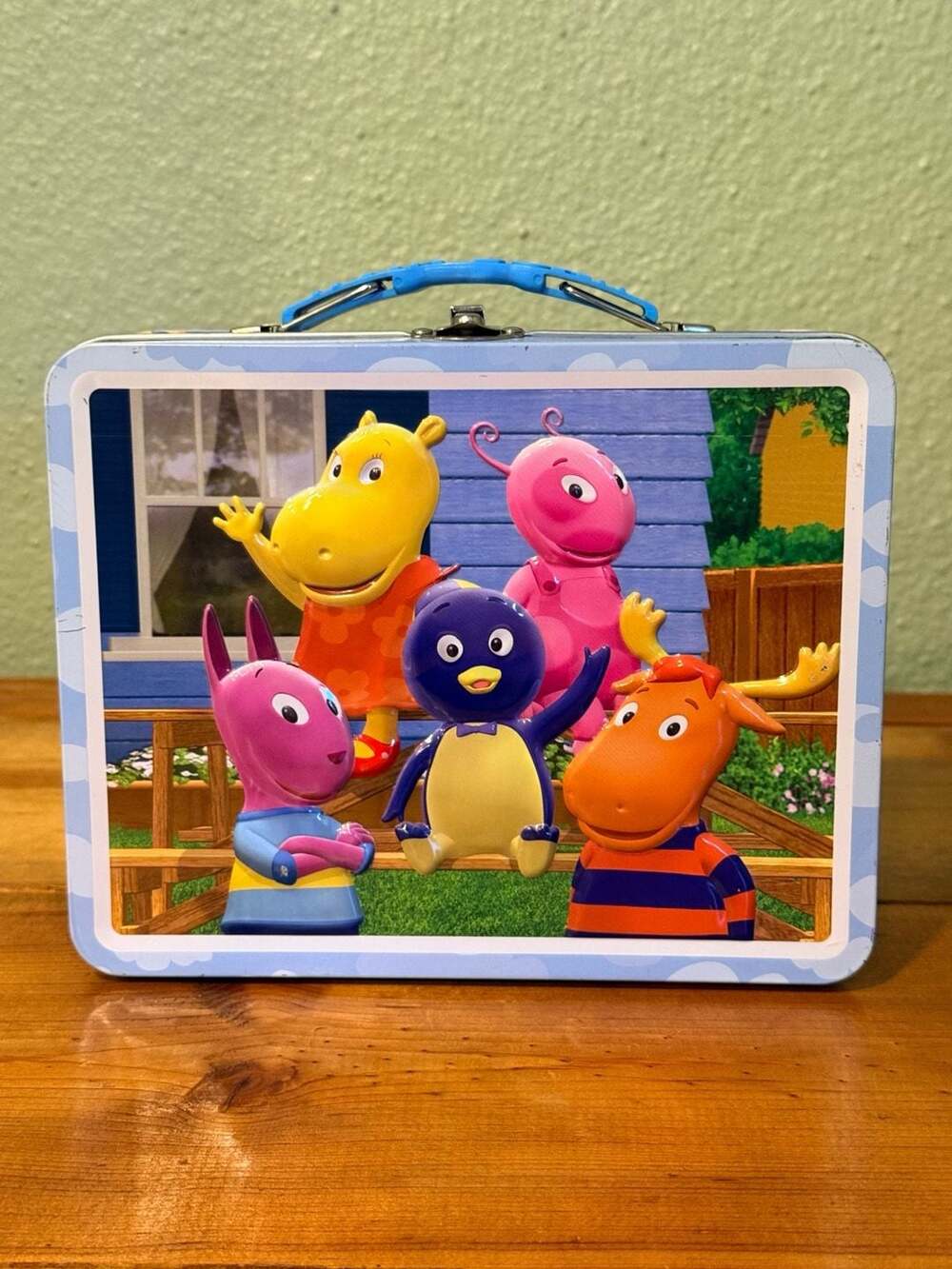The Backyardigans Vintage Metal Tin Lunchbox Blue Handle